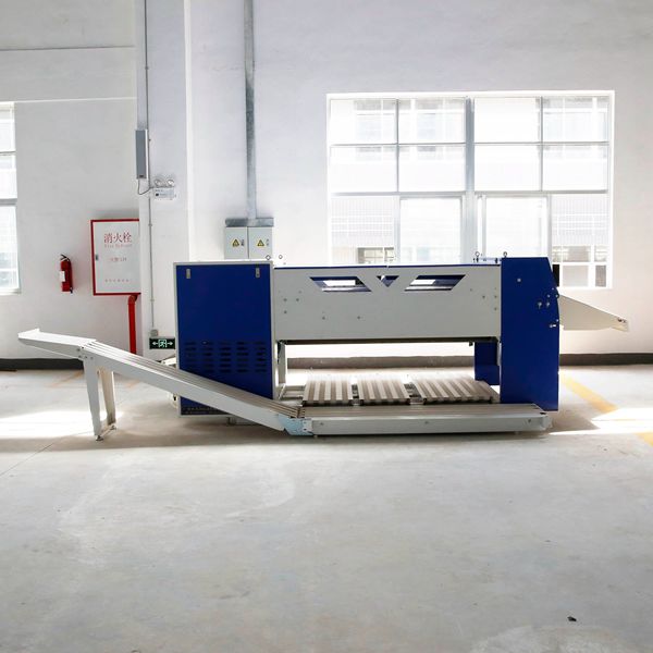 
		毛巾折疊機
	(圖1)