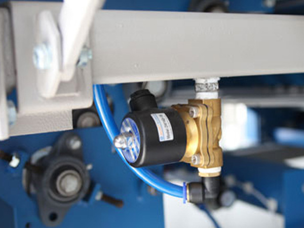 
		床單折疊機
	(圖4)