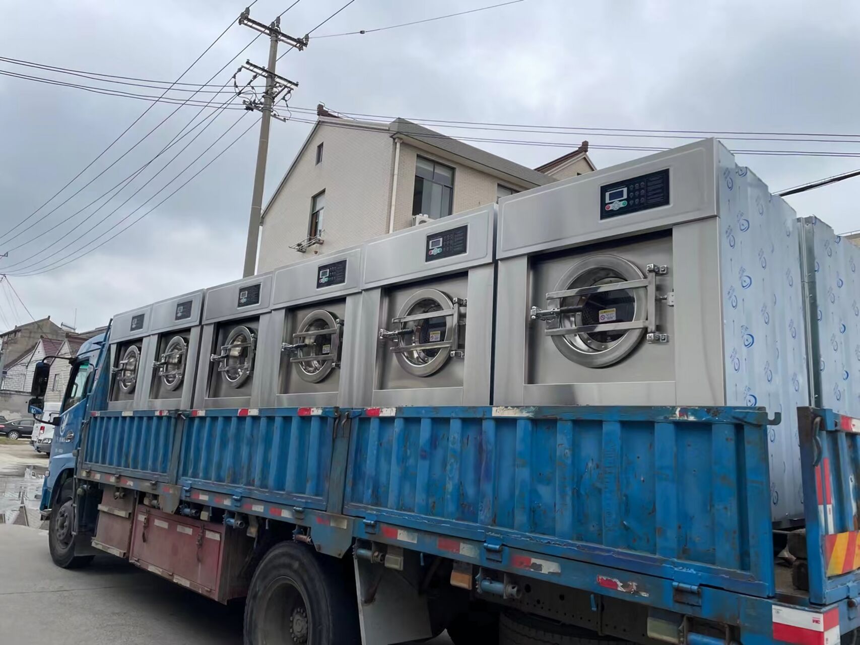 降低洗滌成本，從一臺(tái)靠譜的工業(yè)洗衣機(jī)開(kāi)始